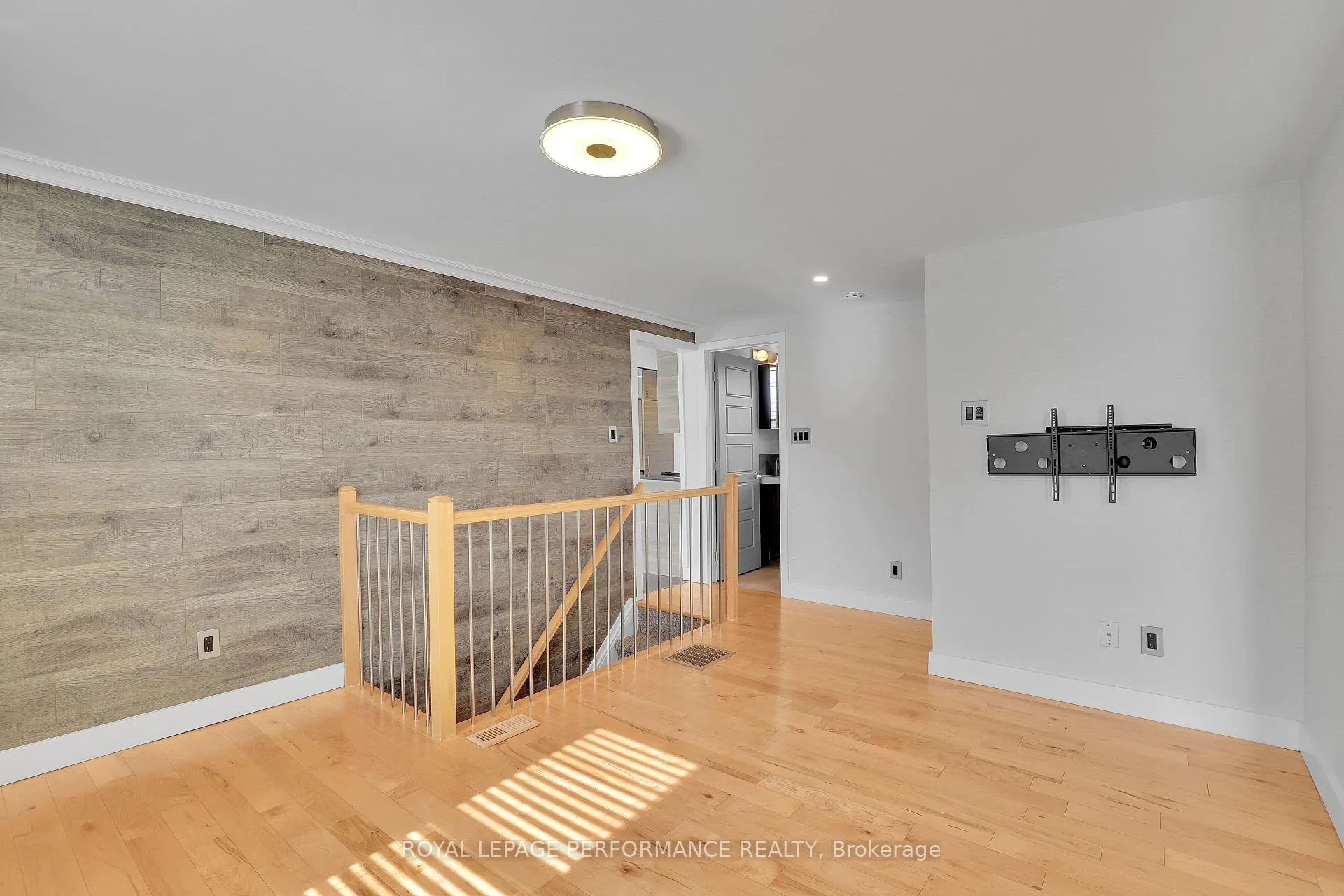 Photo 4 of 163 Laval Street, Ottawa, Vanier — HOMEH