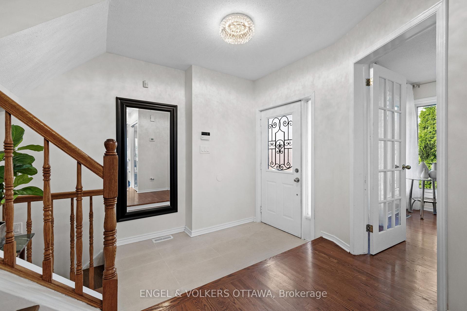 Photo 2 of 16 Burlington Crescent, Ottawa, Hunt Club Park/Greenboro — HOMEH