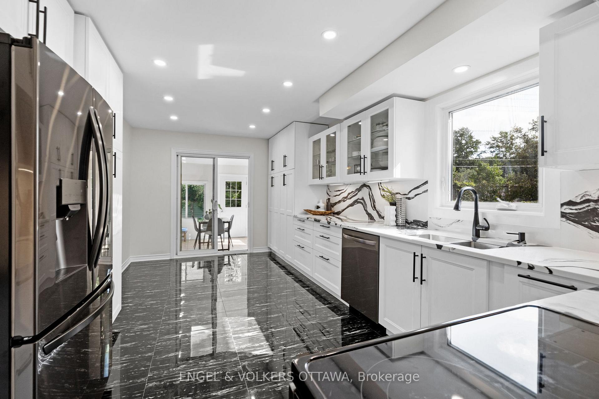 Photo 5 of 16 Burlington Crescent, Ottawa, Hunt Club Park/Greenboro — HOMEH