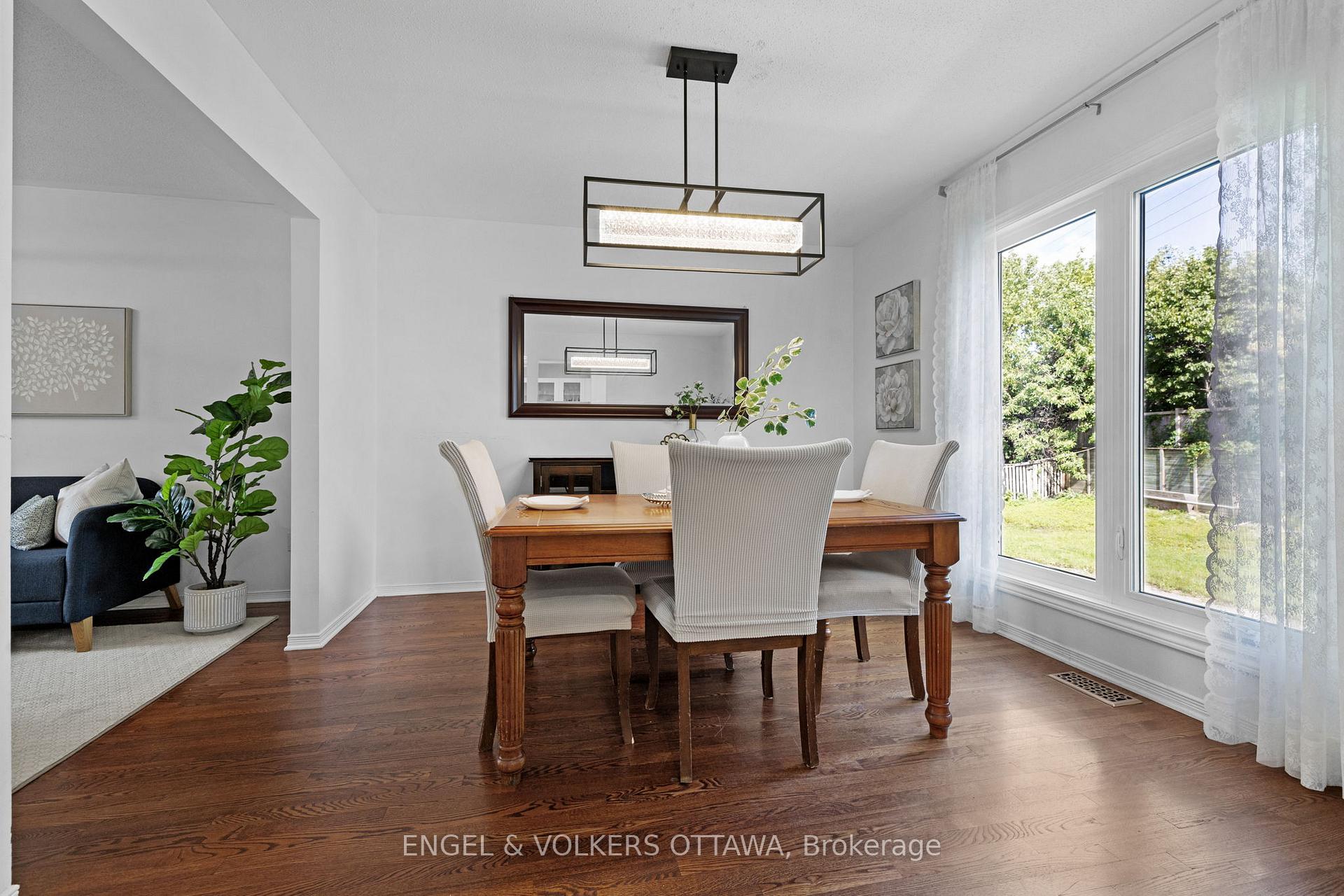 Photo 8 of 16 Burlington Crescent, Ottawa, Hunt Club Park/Greenboro — HOMEH