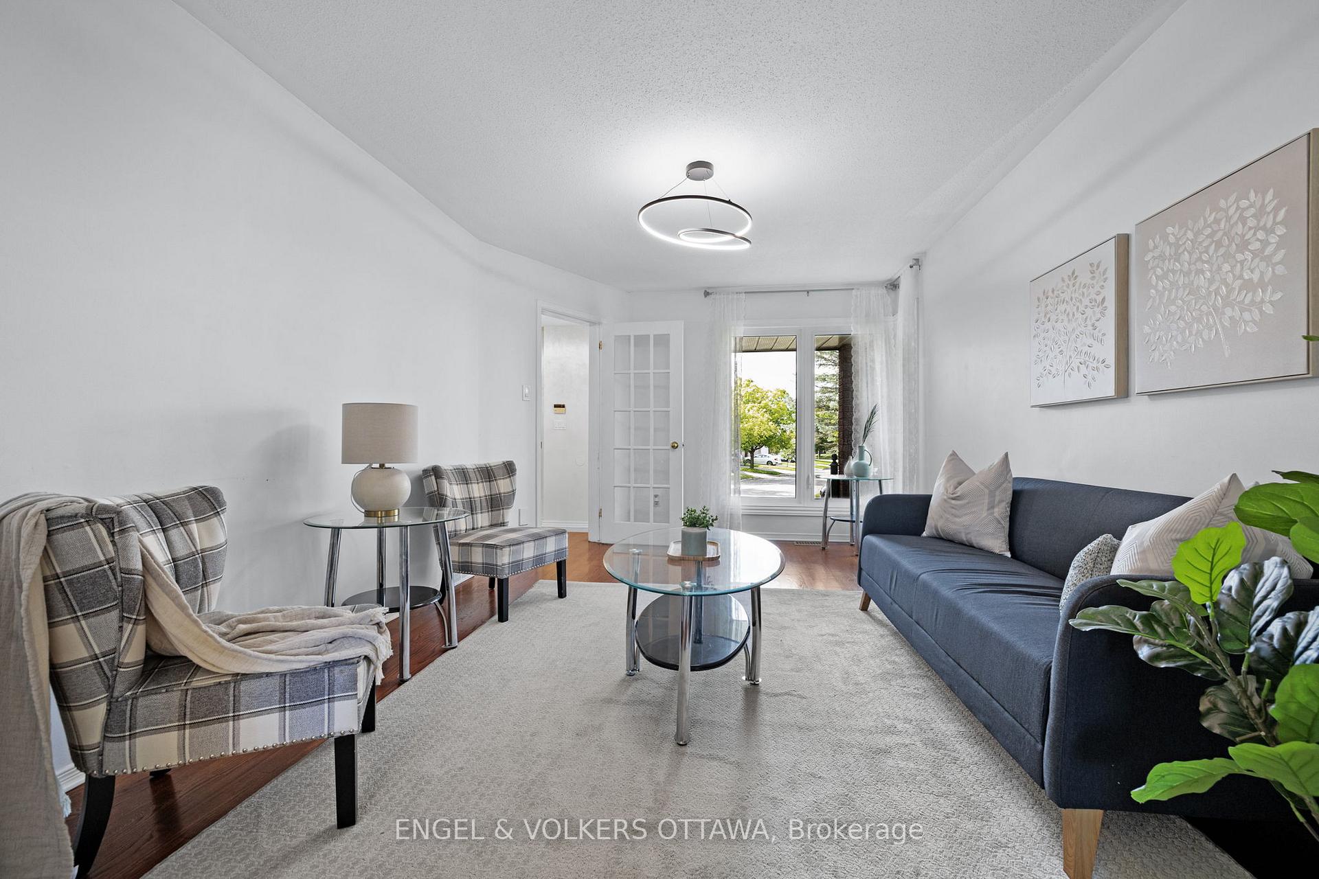 Photo 10 of 16 Burlington Crescent, Ottawa, Hunt Club Park/Greenboro — HOMEH