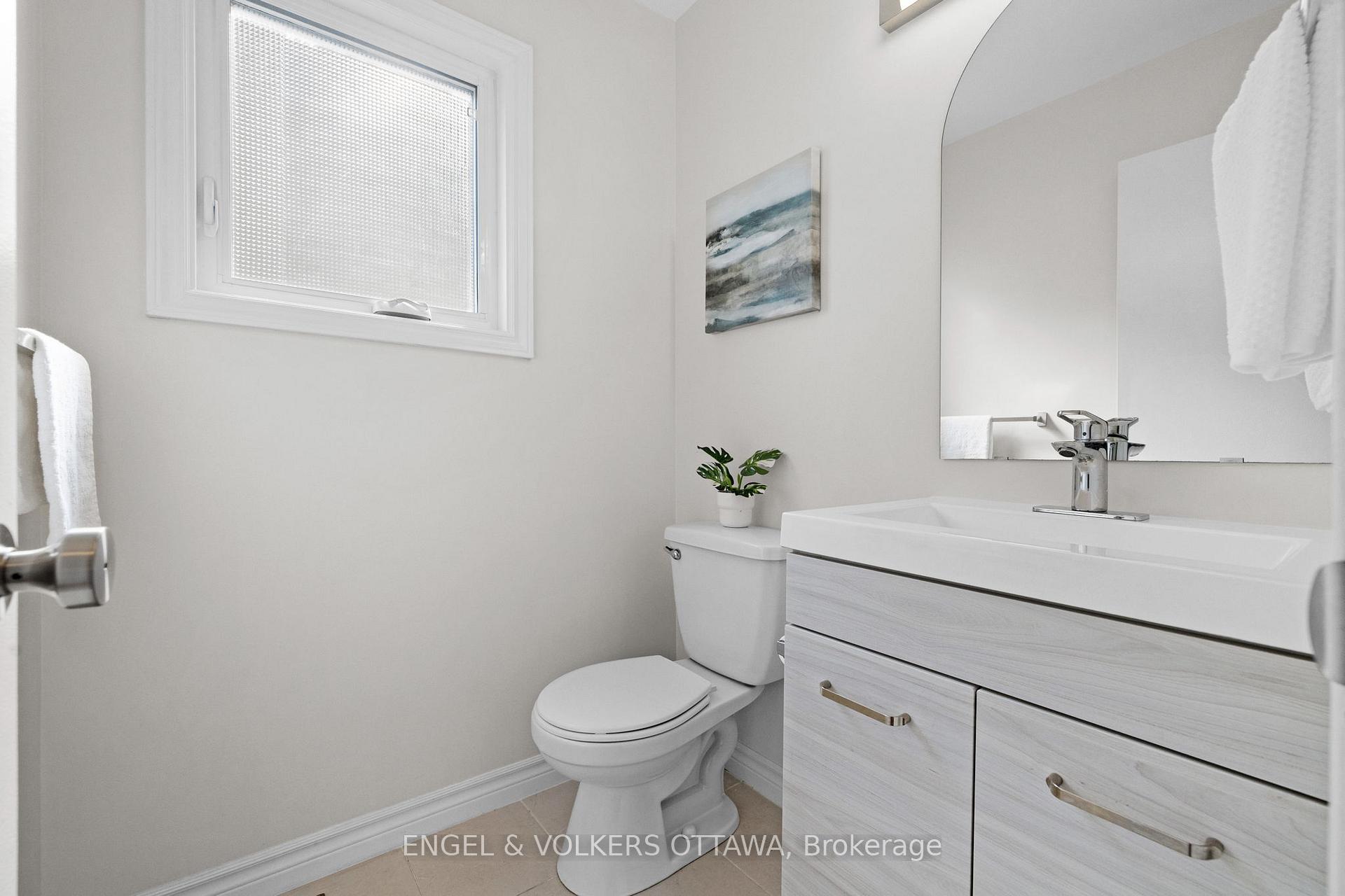 Photo 12 of 16 Burlington Crescent, Ottawa, Hunt Club Park/Greenboro — HOMEH