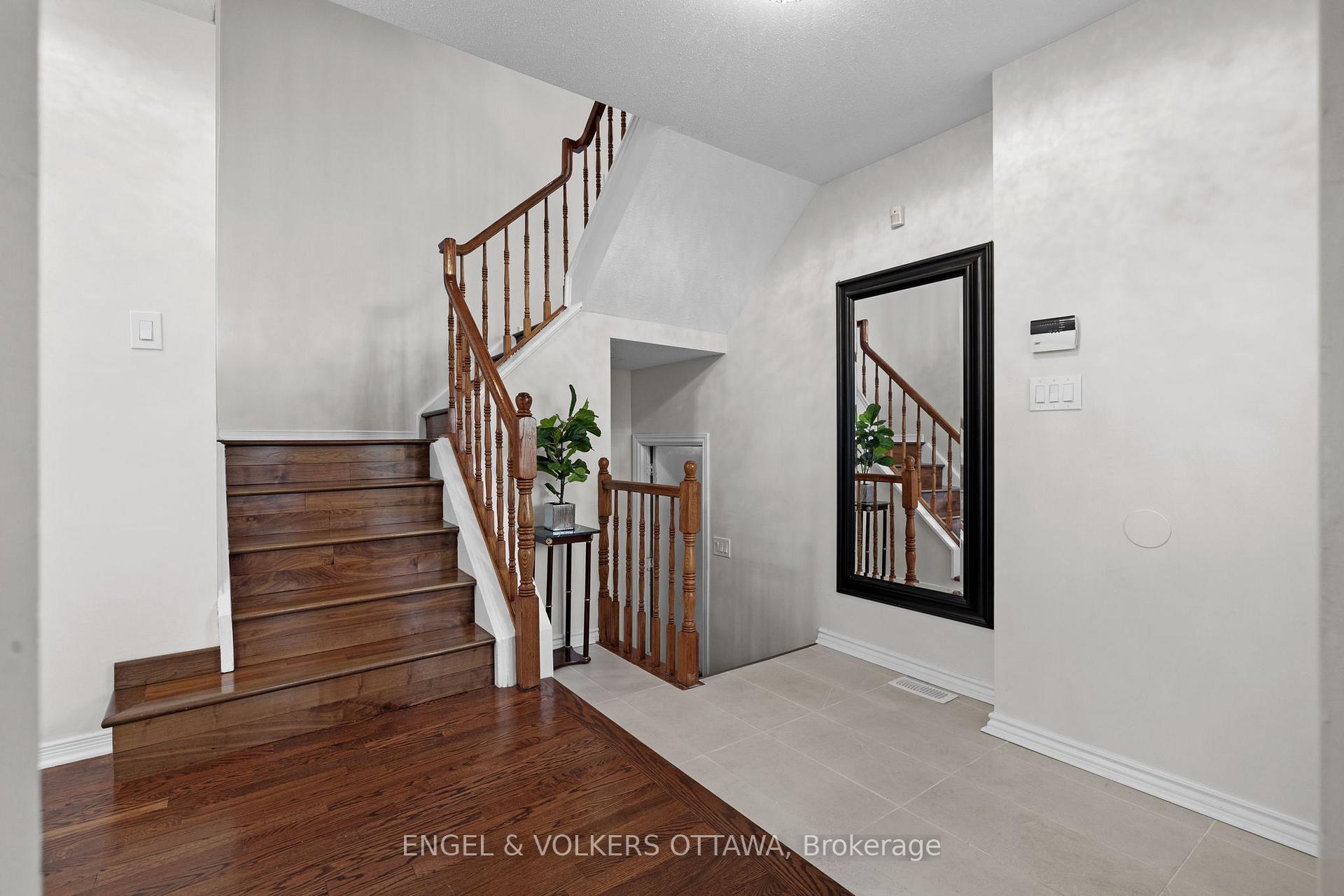 Photo 13 of 16 Burlington Crescent, Ottawa, Hunt Club Park/Greenboro — HOMEH