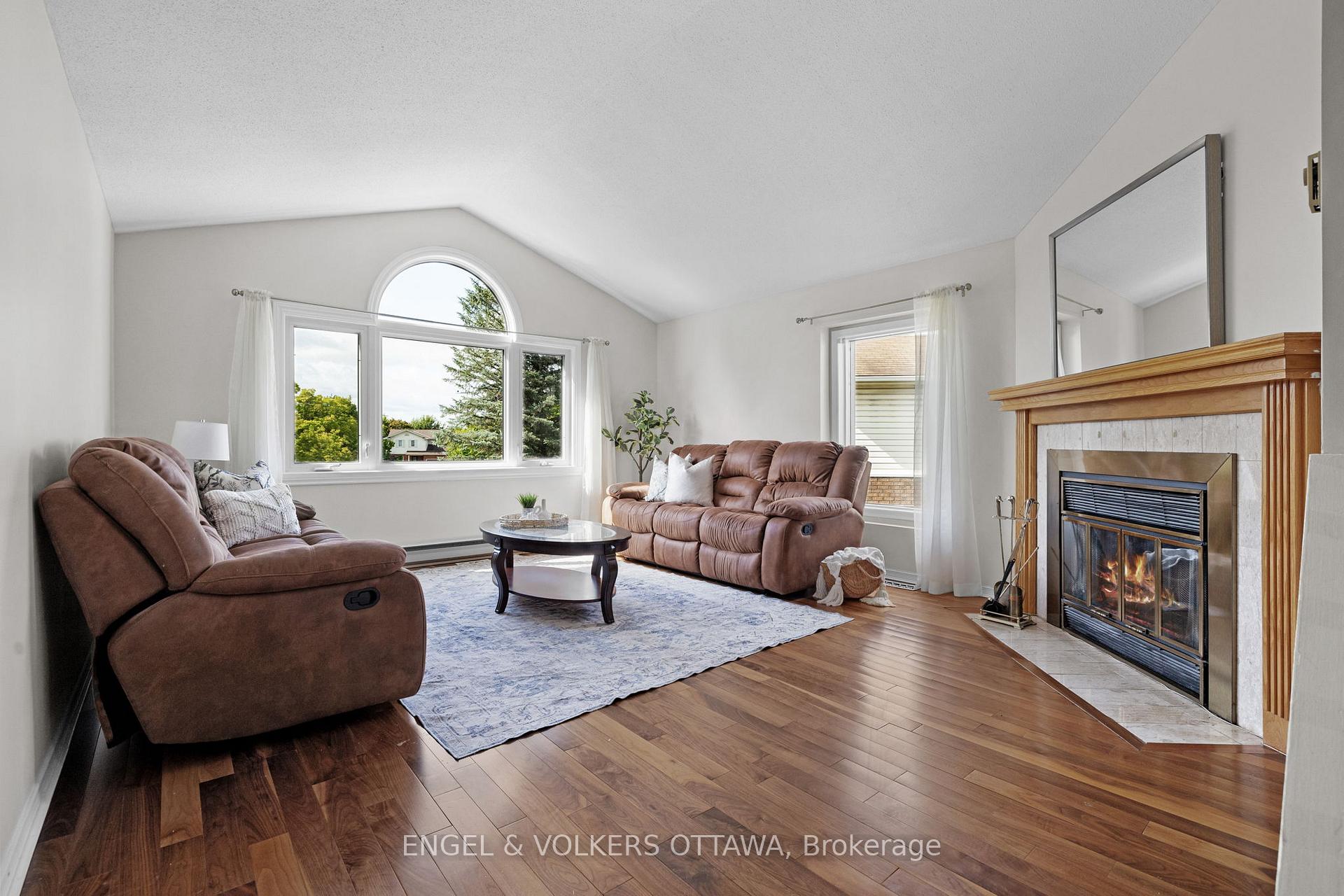 Photo 14 of 16 Burlington Crescent, Ottawa, Hunt Club Park/Greenboro — HOMEH