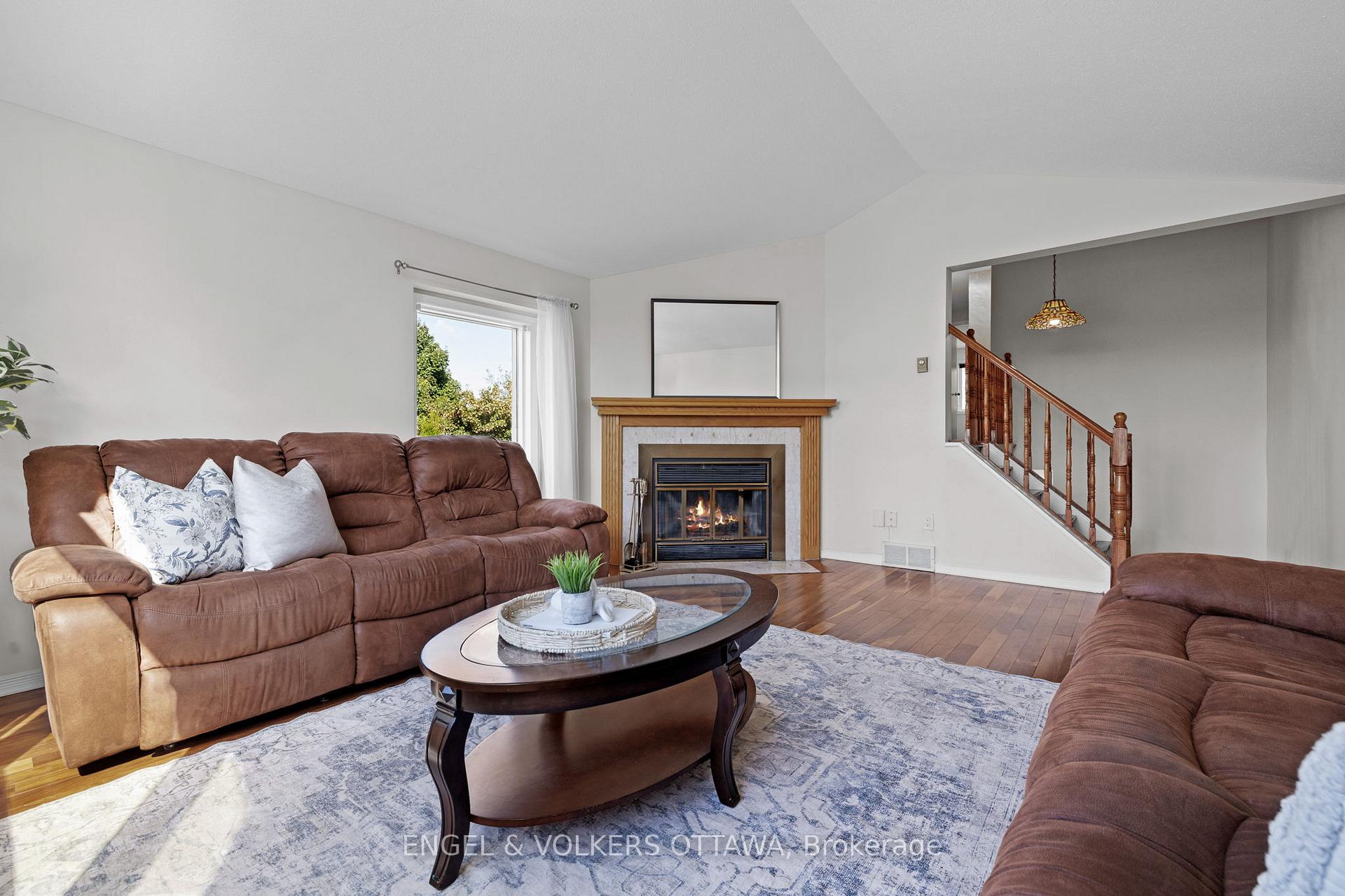 Photo 15 of 16 Burlington Crescent, Ottawa, Hunt Club Park/Greenboro — HOMEH
