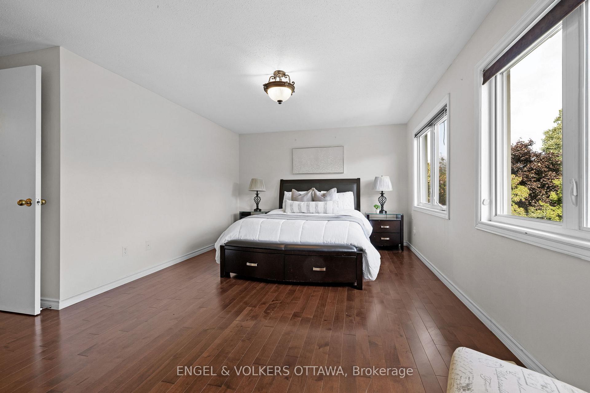 Photo 18 of 16 Burlington Crescent, Ottawa, Hunt Club Park/Greenboro — HOMEH