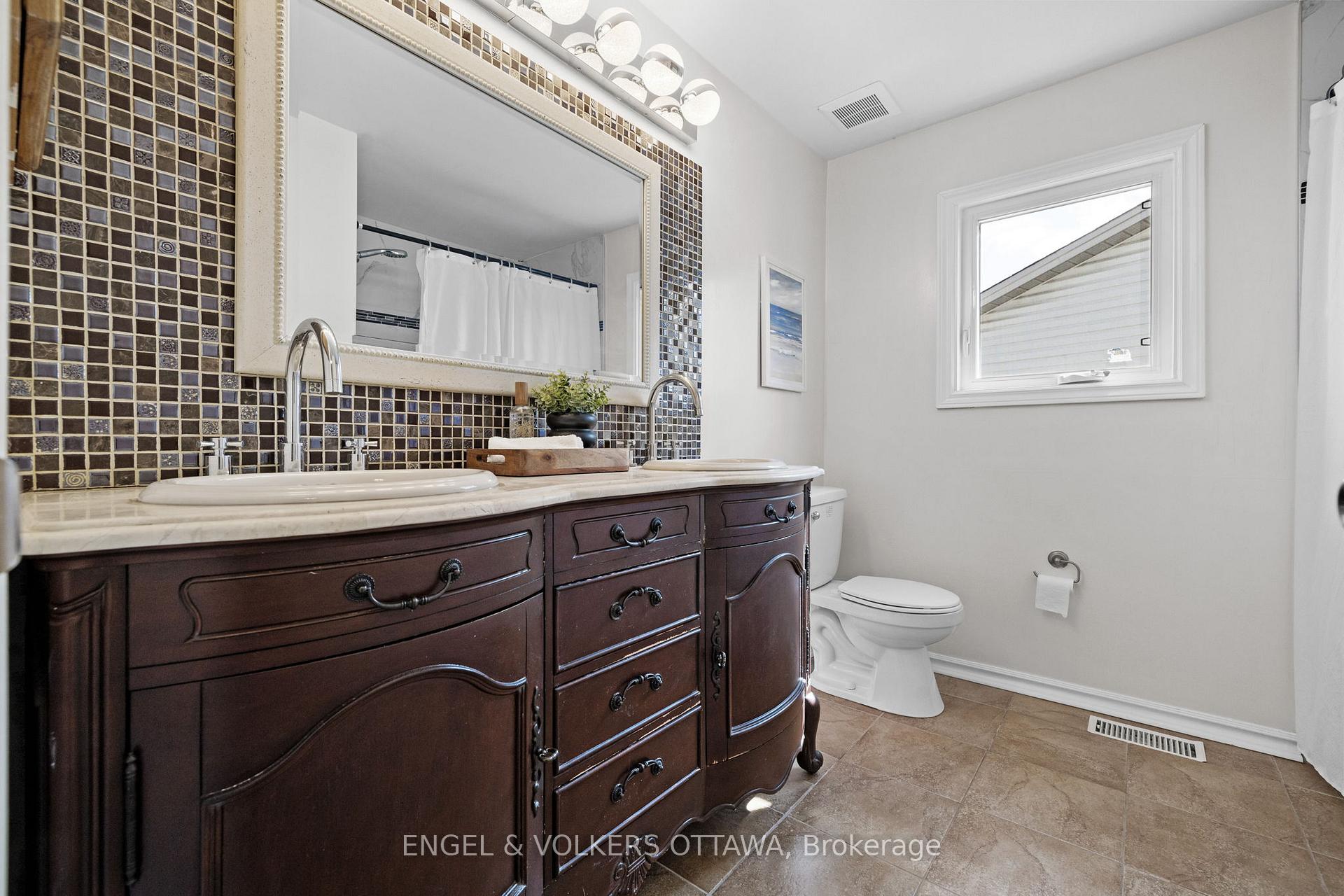 Photo 19 of 16 Burlington Crescent, Ottawa, Hunt Club Park/Greenboro — HOMEH