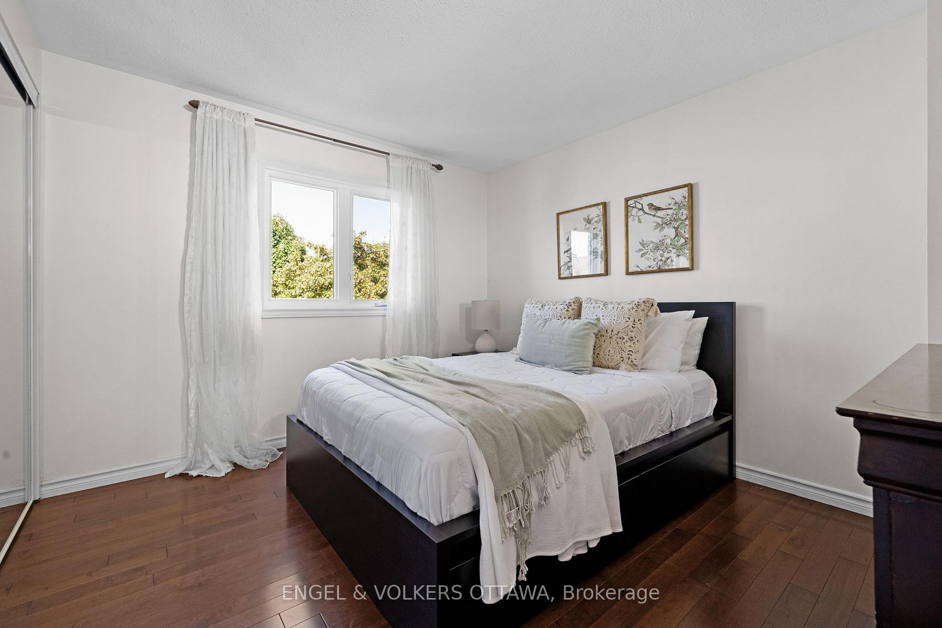 Photo 20 of 16 Burlington Crescent, Ottawa, Hunt Club Park/Greenboro — HOMEH