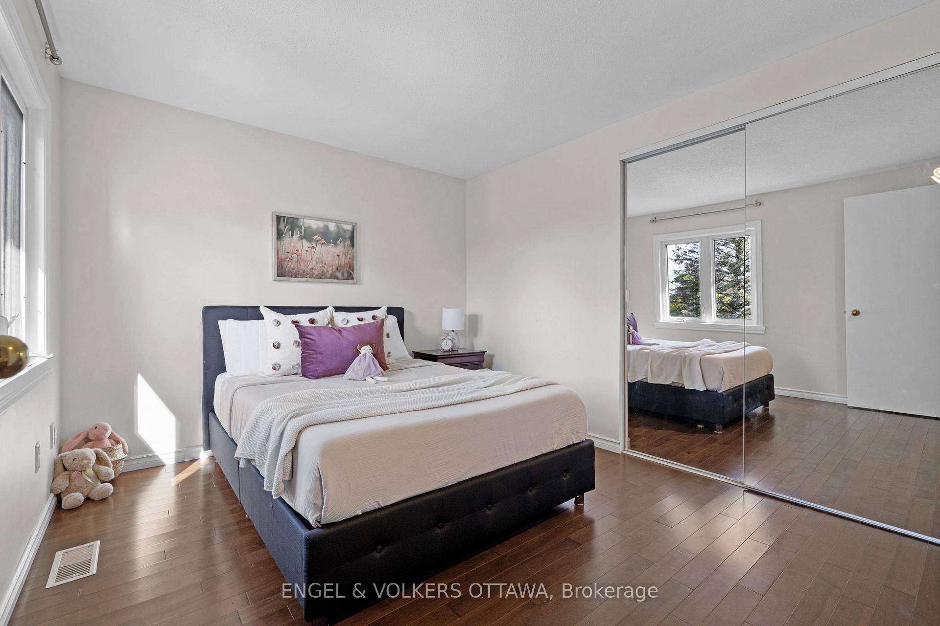 Photo 21 of 16 Burlington Crescent, Ottawa, Hunt Club Park/Greenboro — HOMEH