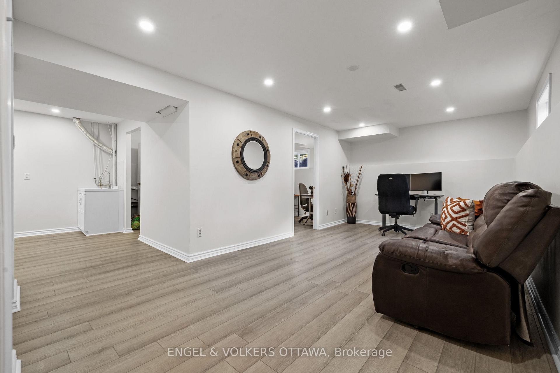 Photo 22 of 16 Burlington Crescent, Ottawa, Hunt Club Park/Greenboro — HOMEH
