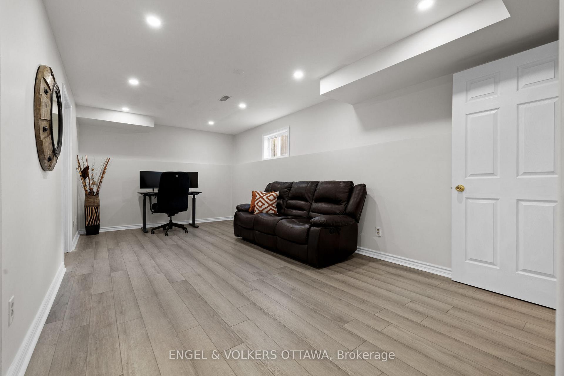 Photo 23 of 16 Burlington Crescent, Ottawa, Hunt Club Park/Greenboro — HOMEH