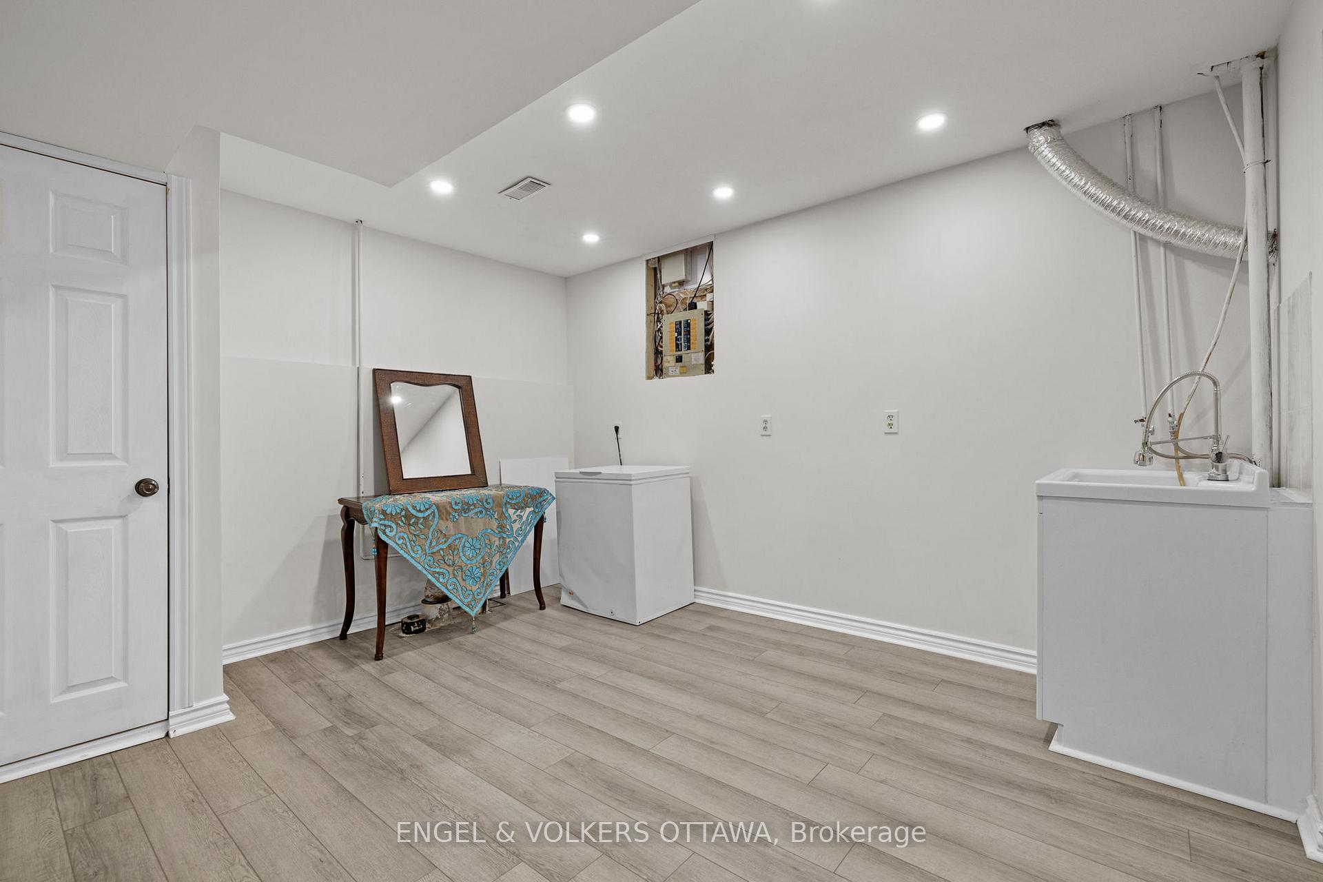 Photo 25 of 16 Burlington Crescent, Ottawa, Hunt Club Park/Greenboro — HOMEH