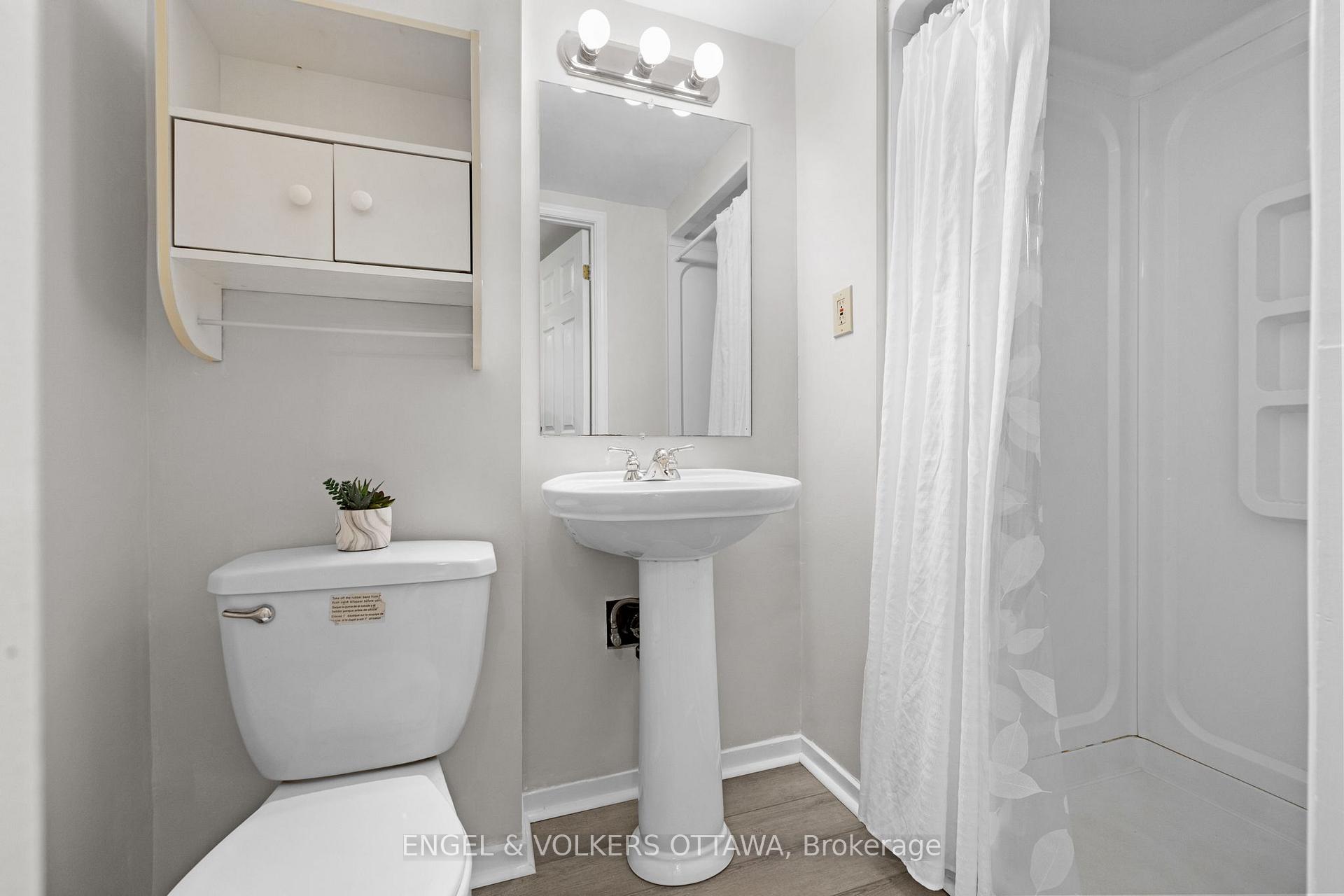Photo 26 of 16 Burlington Crescent, Ottawa, Hunt Club Park/Greenboro — HOMEH