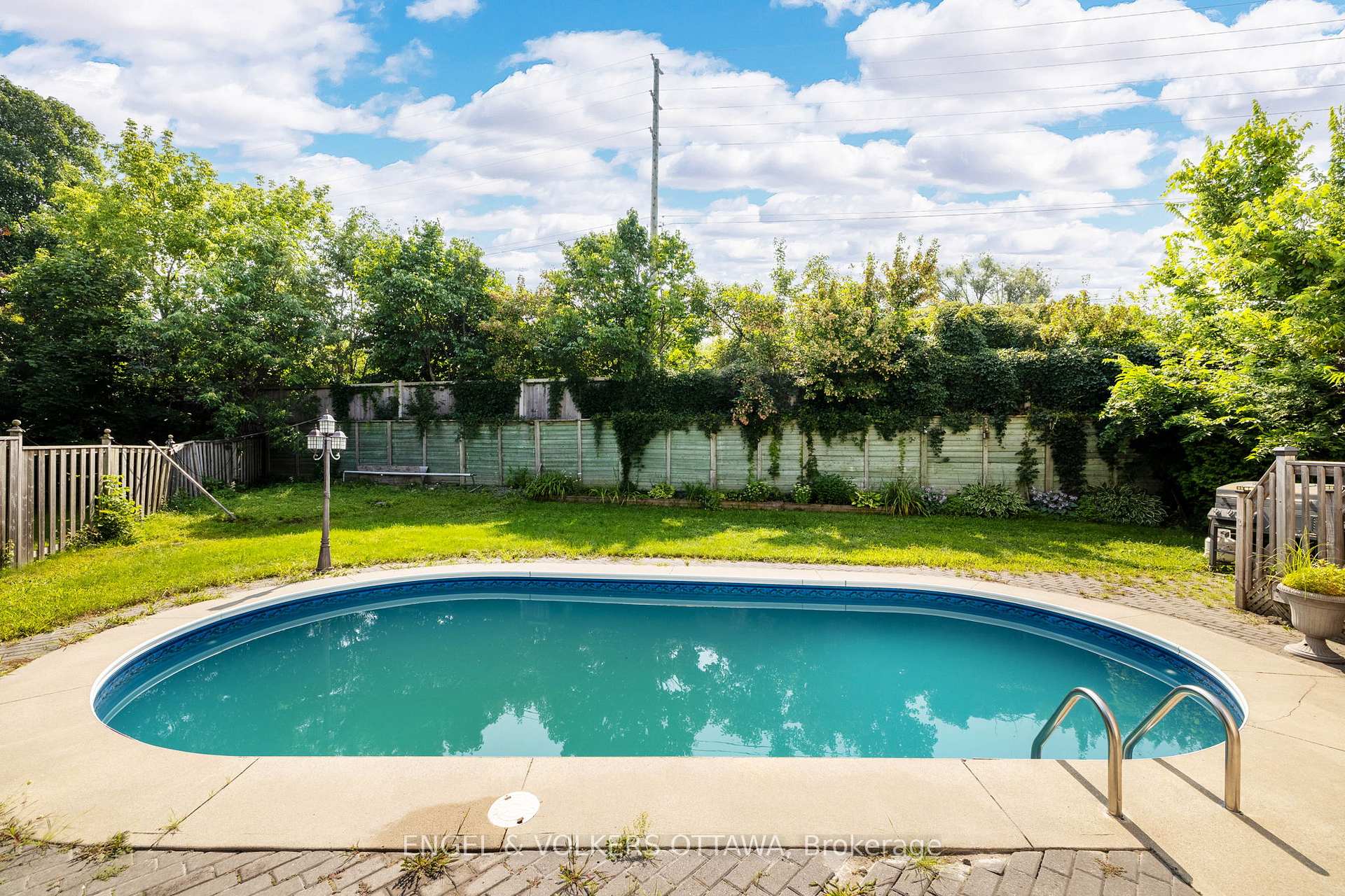 Photo 28 of 16 Burlington Crescent, Ottawa, Hunt Club Park/Greenboro — HOMEH