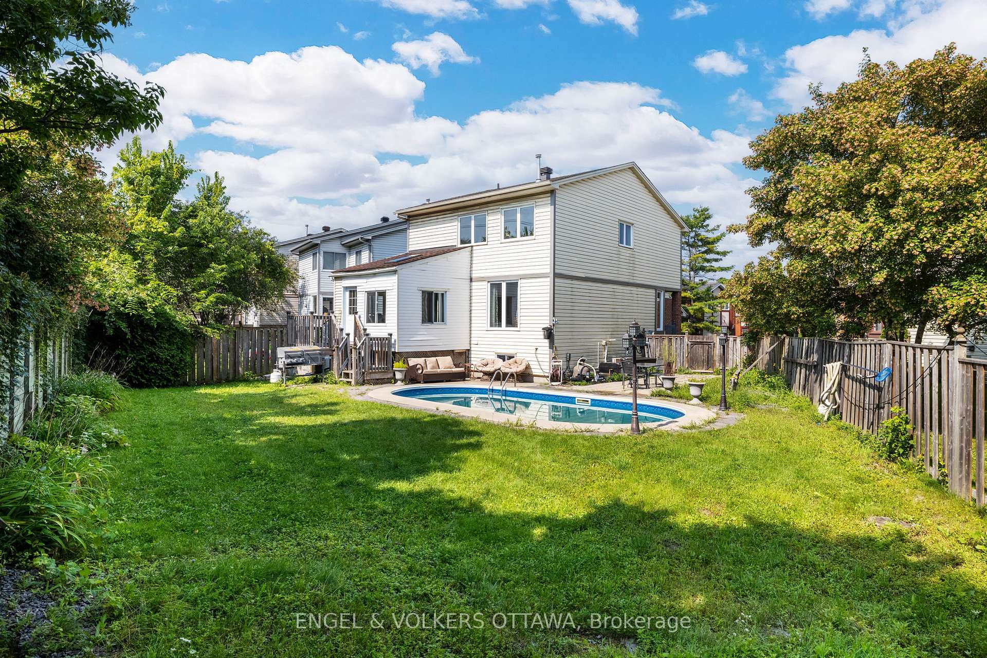 Photo 29 of 16 Burlington Crescent, Ottawa, Hunt Club Park/Greenboro — HOMEH