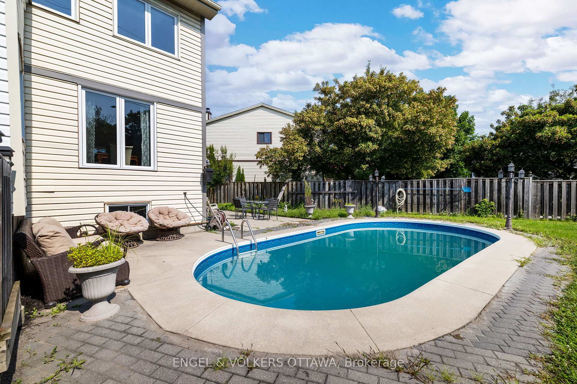 Photo 30 of 16 Burlington Crescent, Ottawa, Hunt Club Park/Greenboro — HOMEH