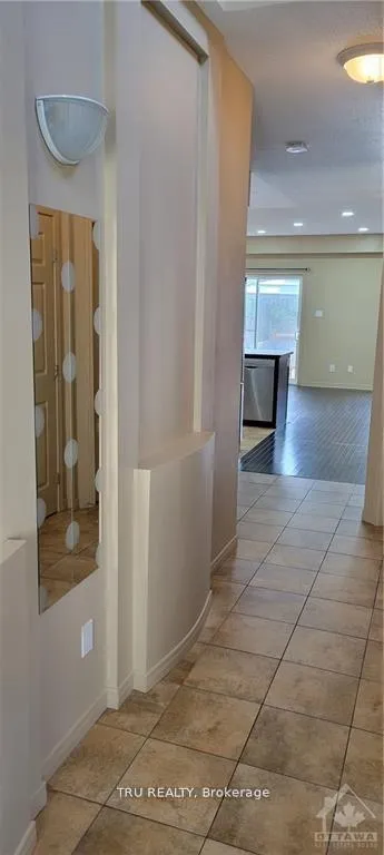 Photo 3 of 110 Potts Private, Ottawa, Notting Hill/Summerside — HOMEH