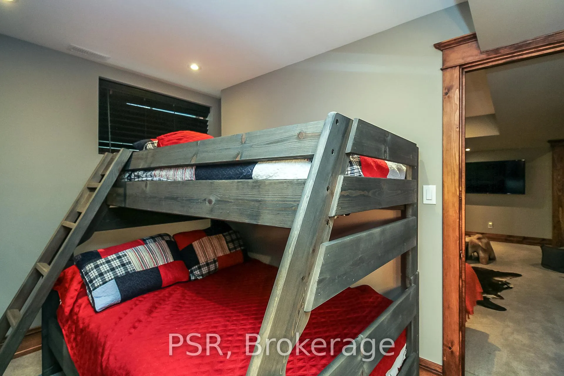 Photo 15 of 145 Snowbridge Way, Blue Mountains — HOMEH