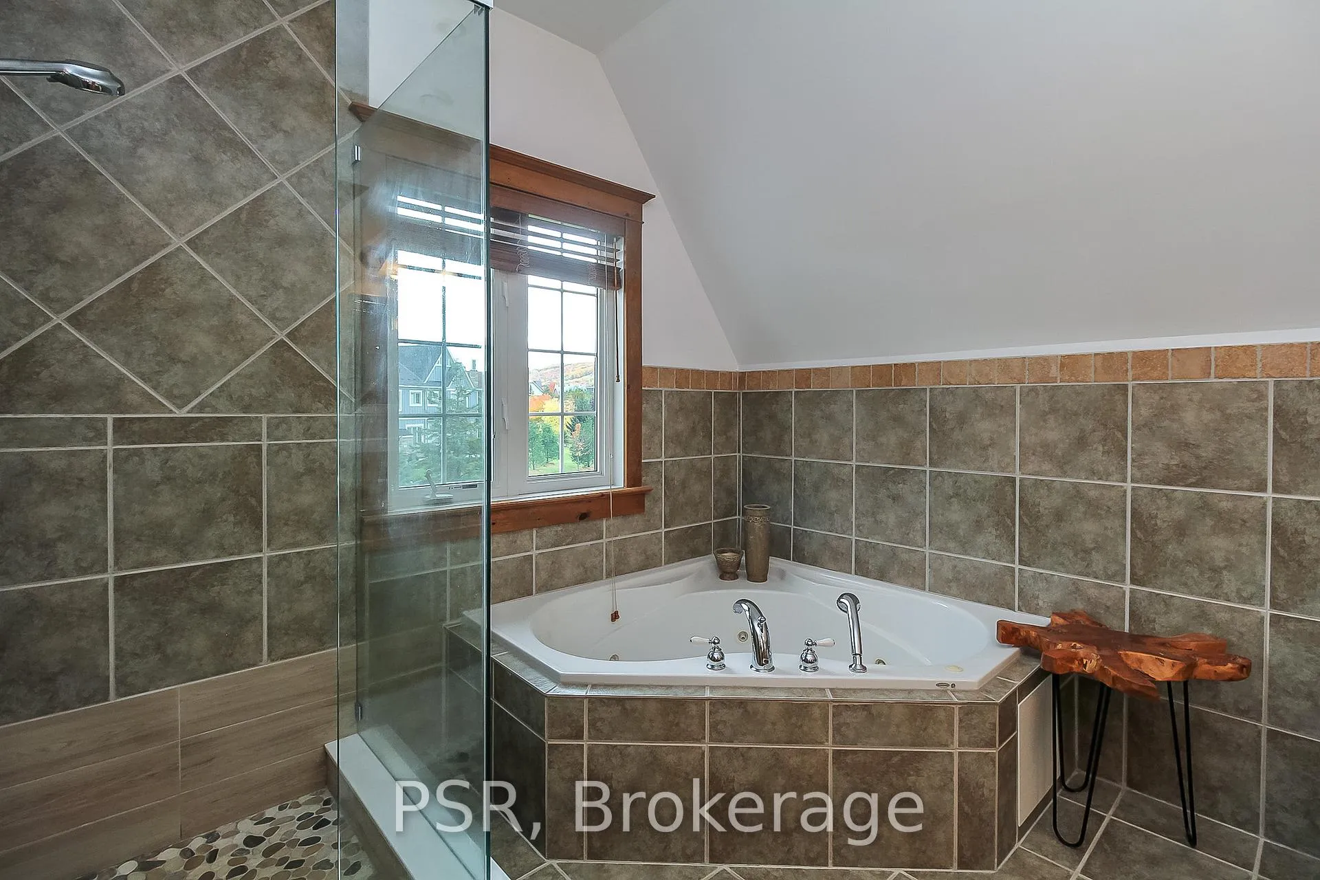 Photo 23 of 145 Snowbridge Way, Blue Mountains — HOMEH