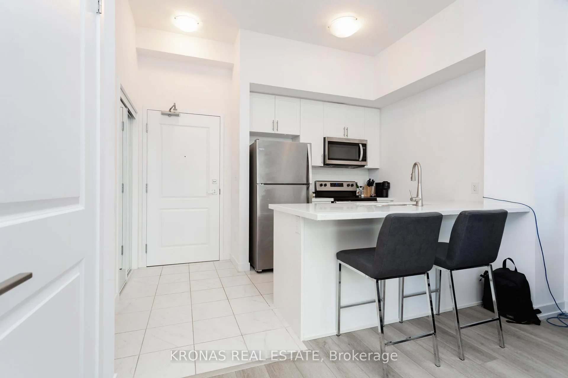 Front of Unit 119, 460 Dundas Street E