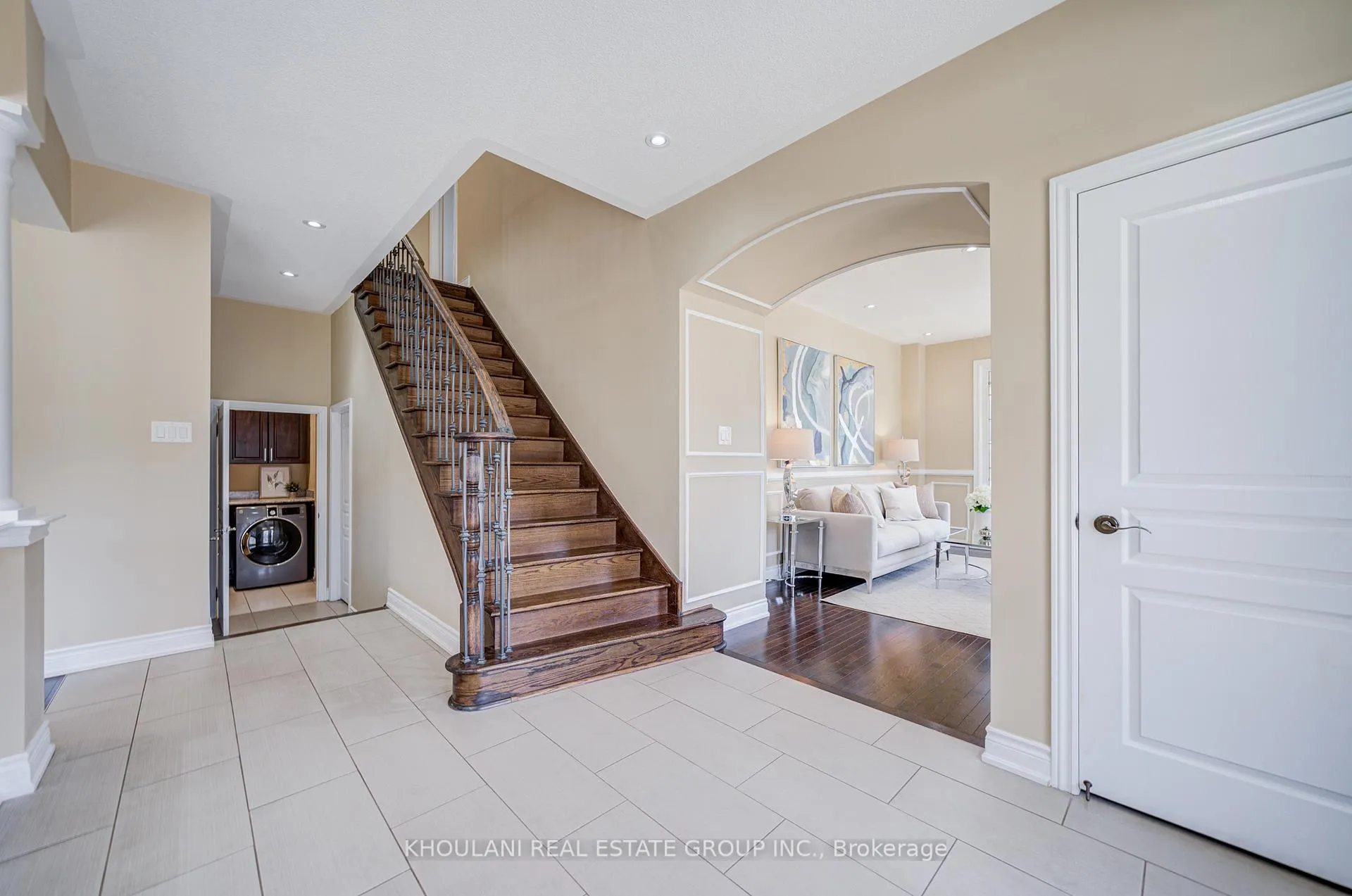 Photo 5 of 13 Brentwick Drive, Brampton, Credit Valley — HOMEH