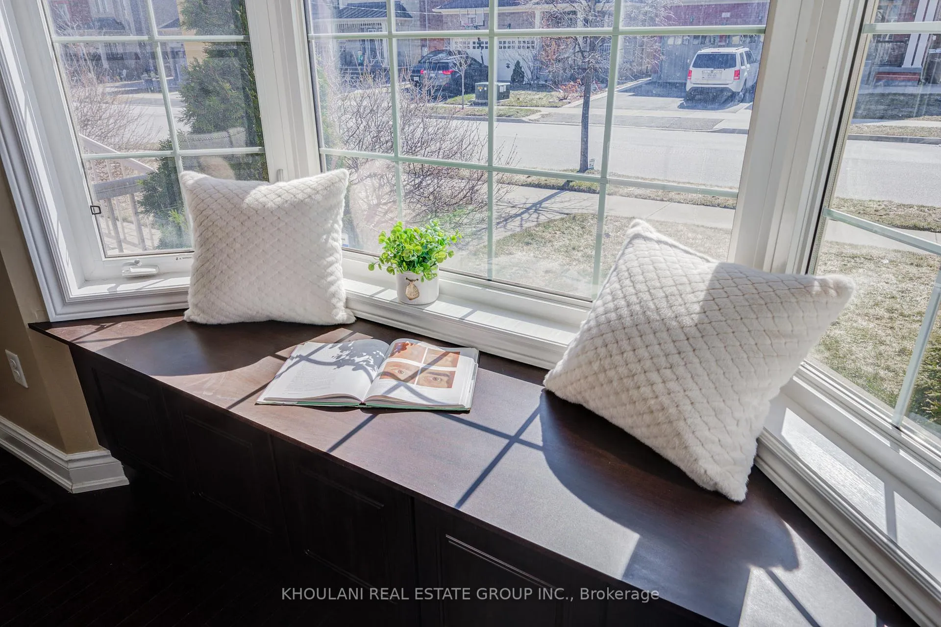 Photo 11 of 13 Brentwick Drive, Brampton, Credit Valley — HOMEH