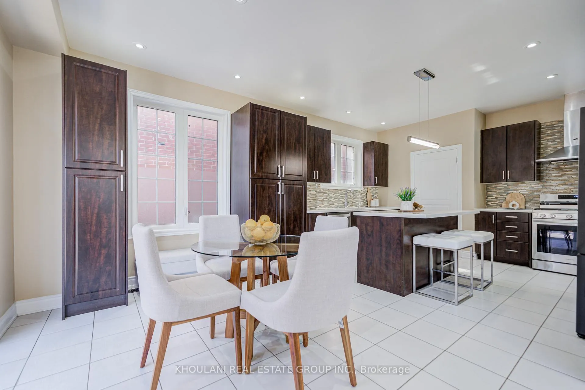 Photo 15 of 13 Brentwick Drive, Brampton, Credit Valley — HOMEH