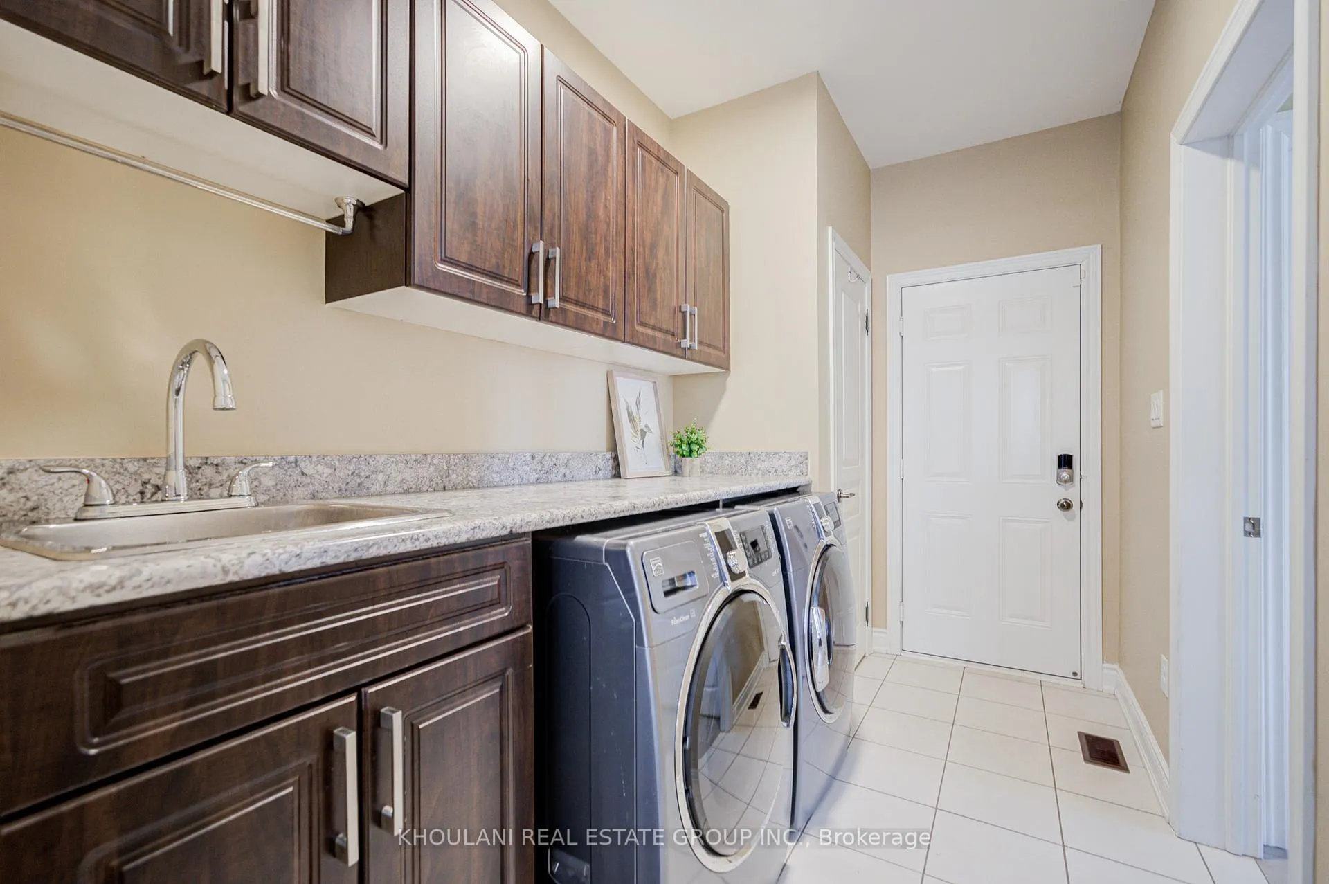 Photo 20 of 13 Brentwick Drive, Brampton, Credit Valley — HOMEH