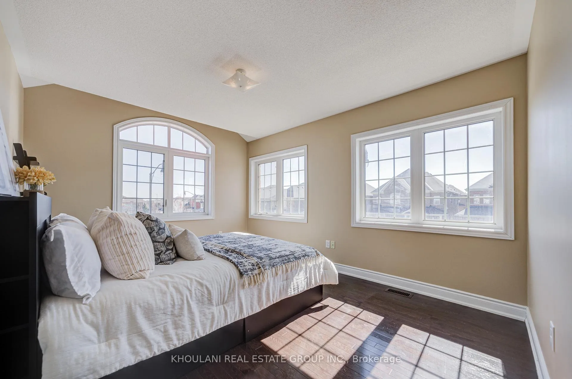 Photo 30 of 13 Brentwick Drive, Brampton, Credit Valley — HOMEH
