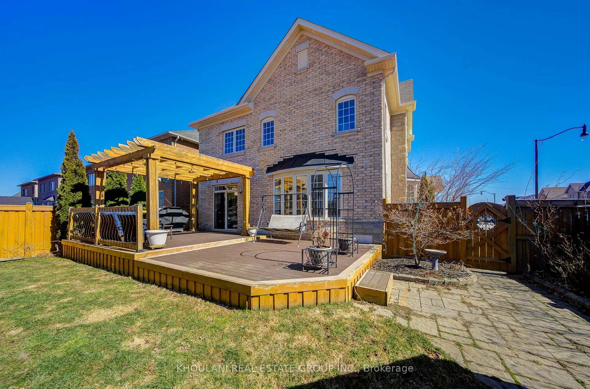 Photo 44 of 13 Brentwick Drive, Brampton, Credit Valley — HOMEH