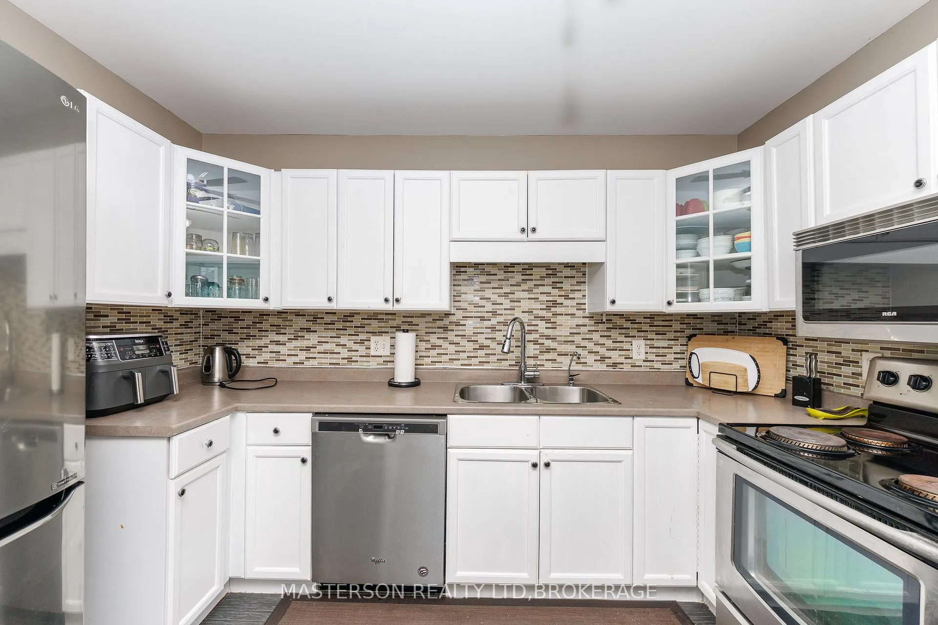 Photo 9 of 17 Lorne Street, St. Catharines, E. Chester — HOMEH