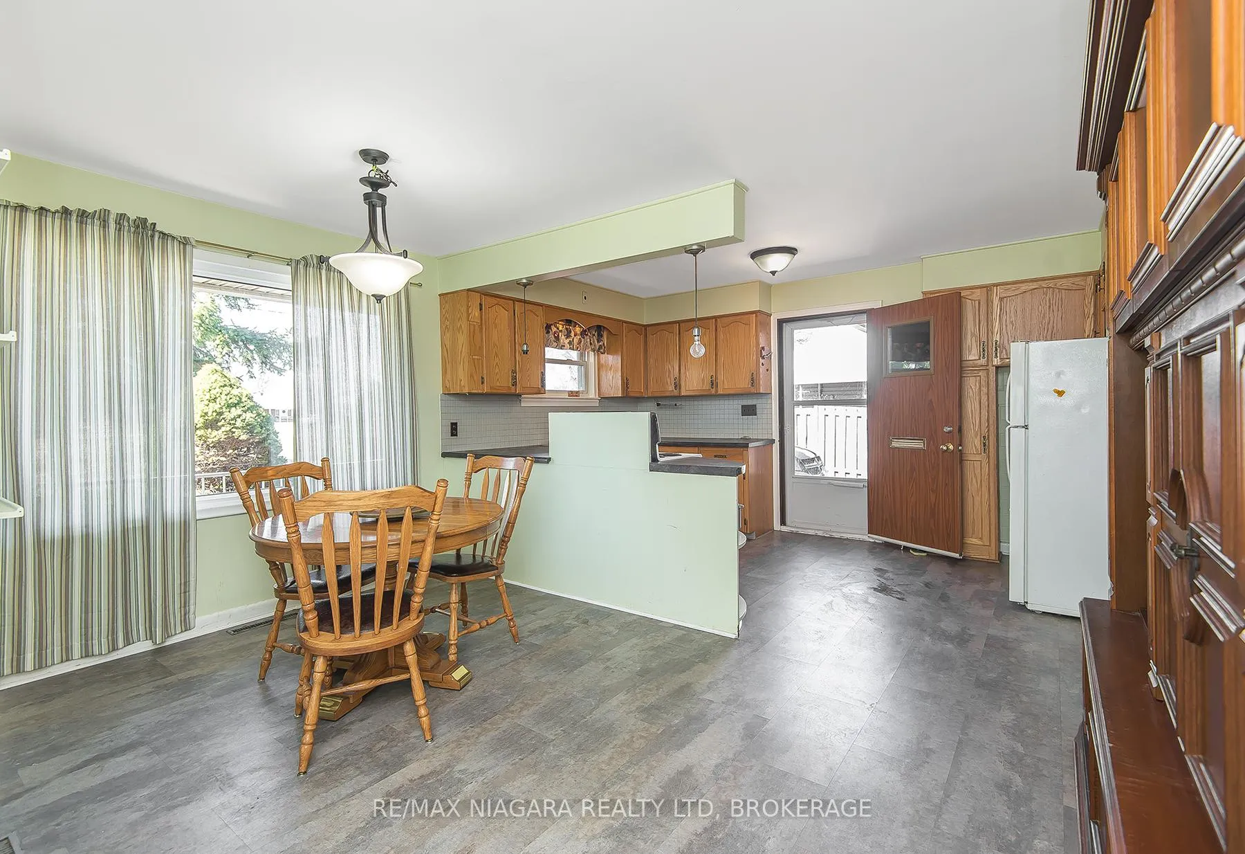 Photo 9 of 88 Golden Boulevard E, Welland, Lincoln/Crowland — HOMEH