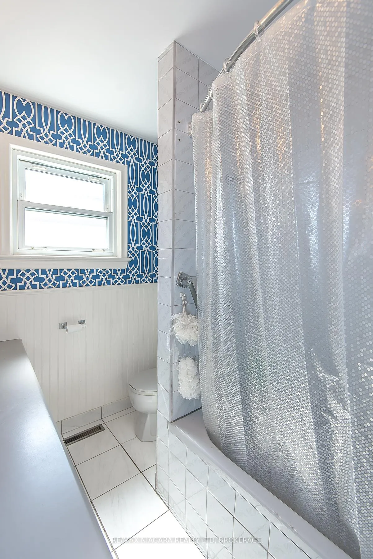 Photo 15 of 88 Golden Boulevard E, Welland, Lincoln/Crowland — HOMEH
