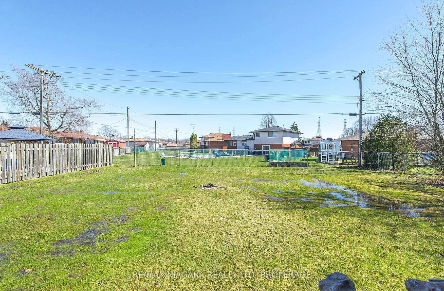 Photo 27 of 88 Golden Boulevard E, Welland, Lincoln/Crowland — HOMEH