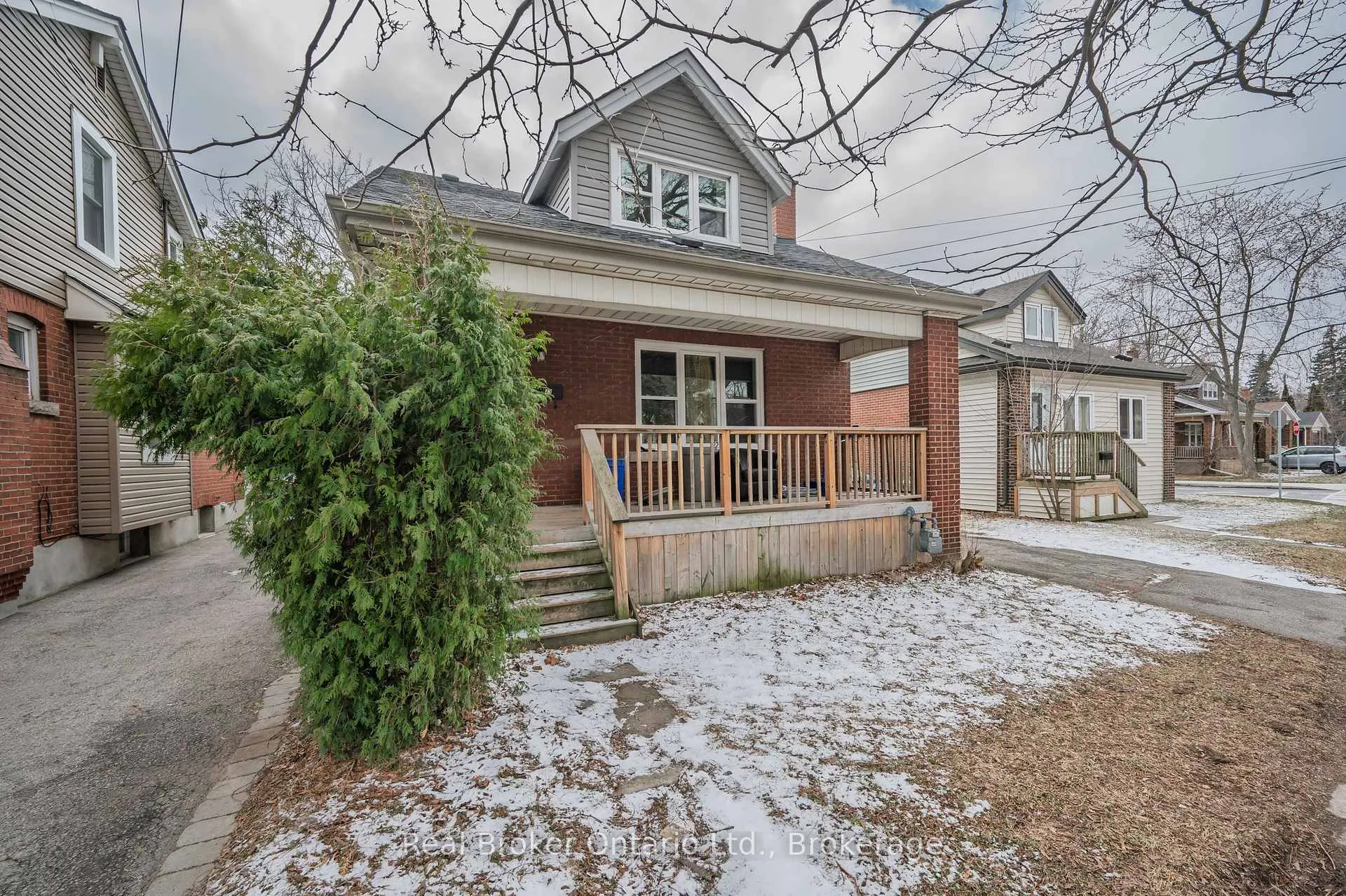 Photo 3 of 43 Sterling Street, Hamilton, Westdale — HOMEH