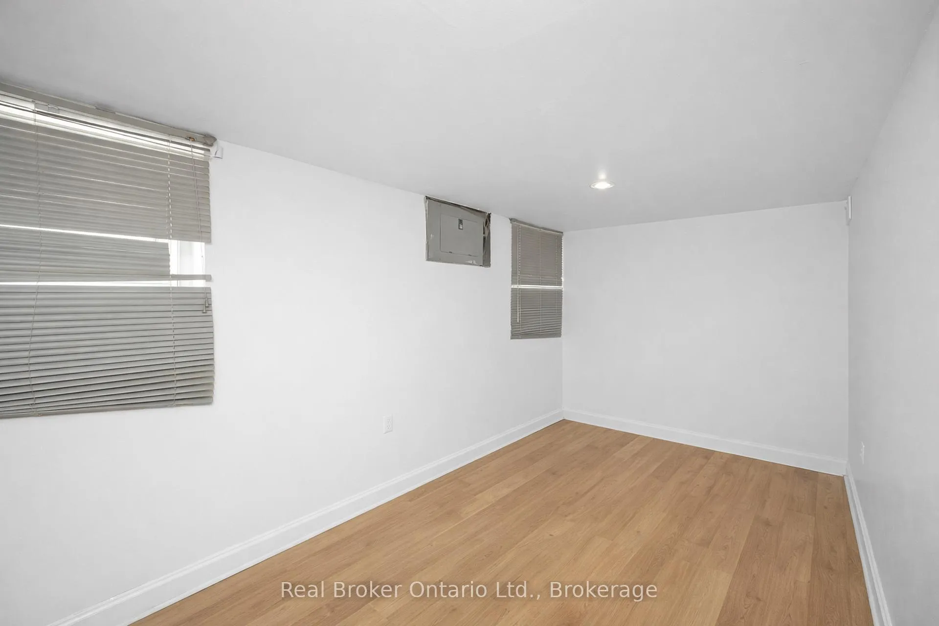 Photo 24 of 43 Sterling Street, Hamilton, Westdale — HOMEH