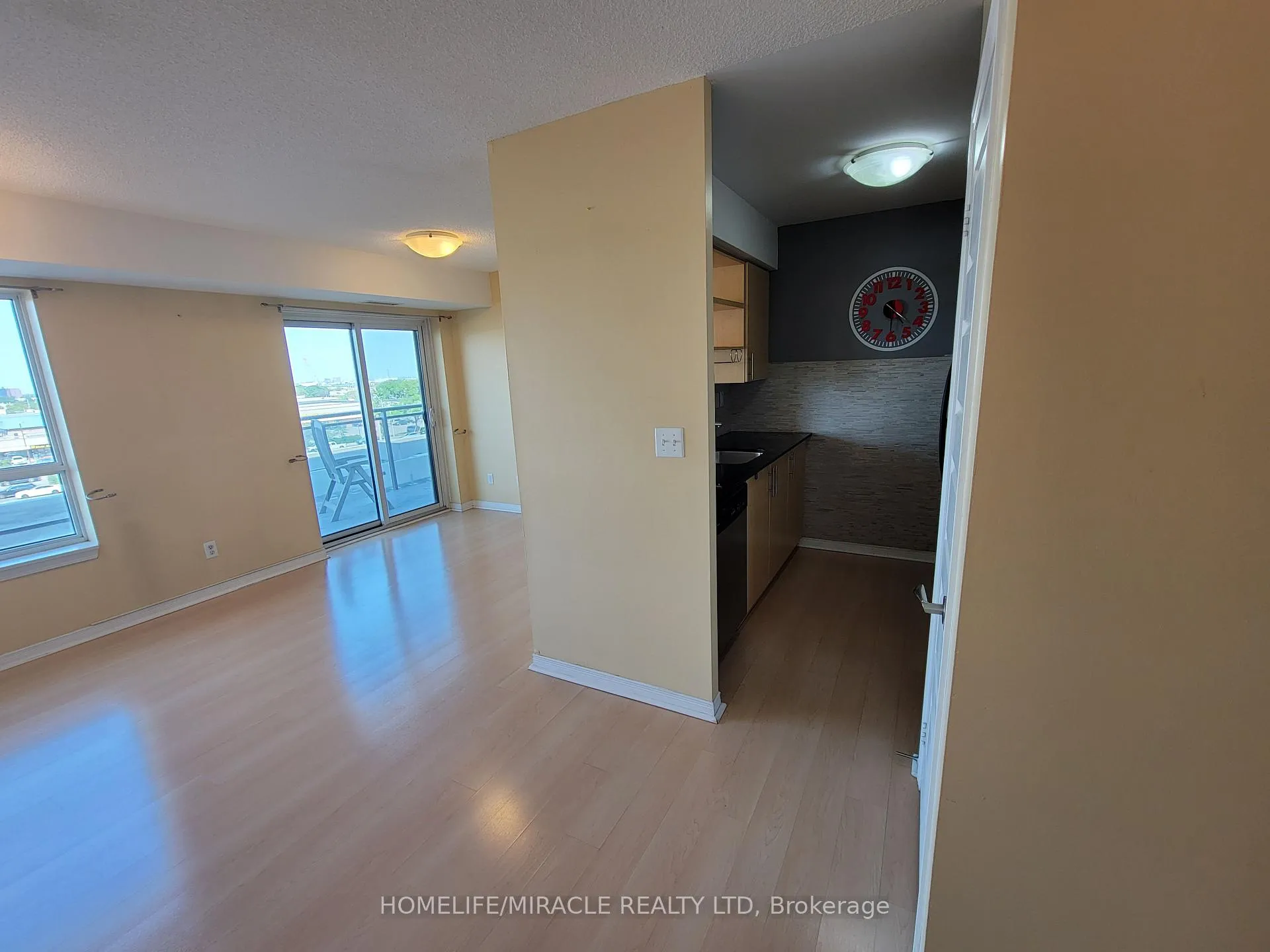 Photo 9 of Unit 503, 215 Queen Street E, Brampton, Queen Street Corridor — HOMEH