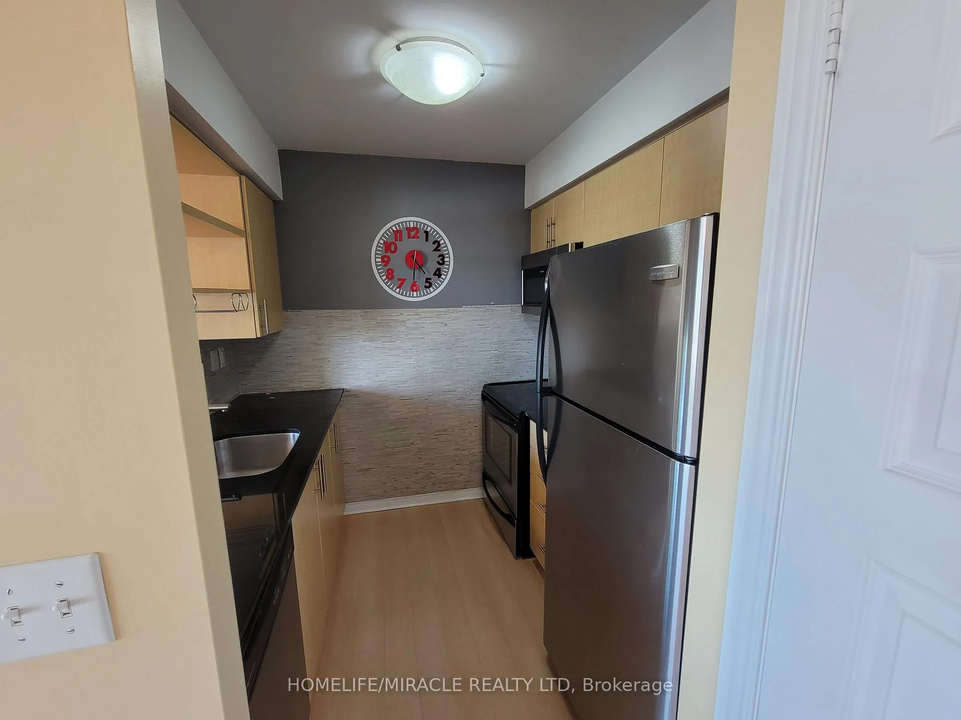 Photo 10 of Unit 503, 215 Queen Street E, Brampton, Queen Street Corridor — HOMEH