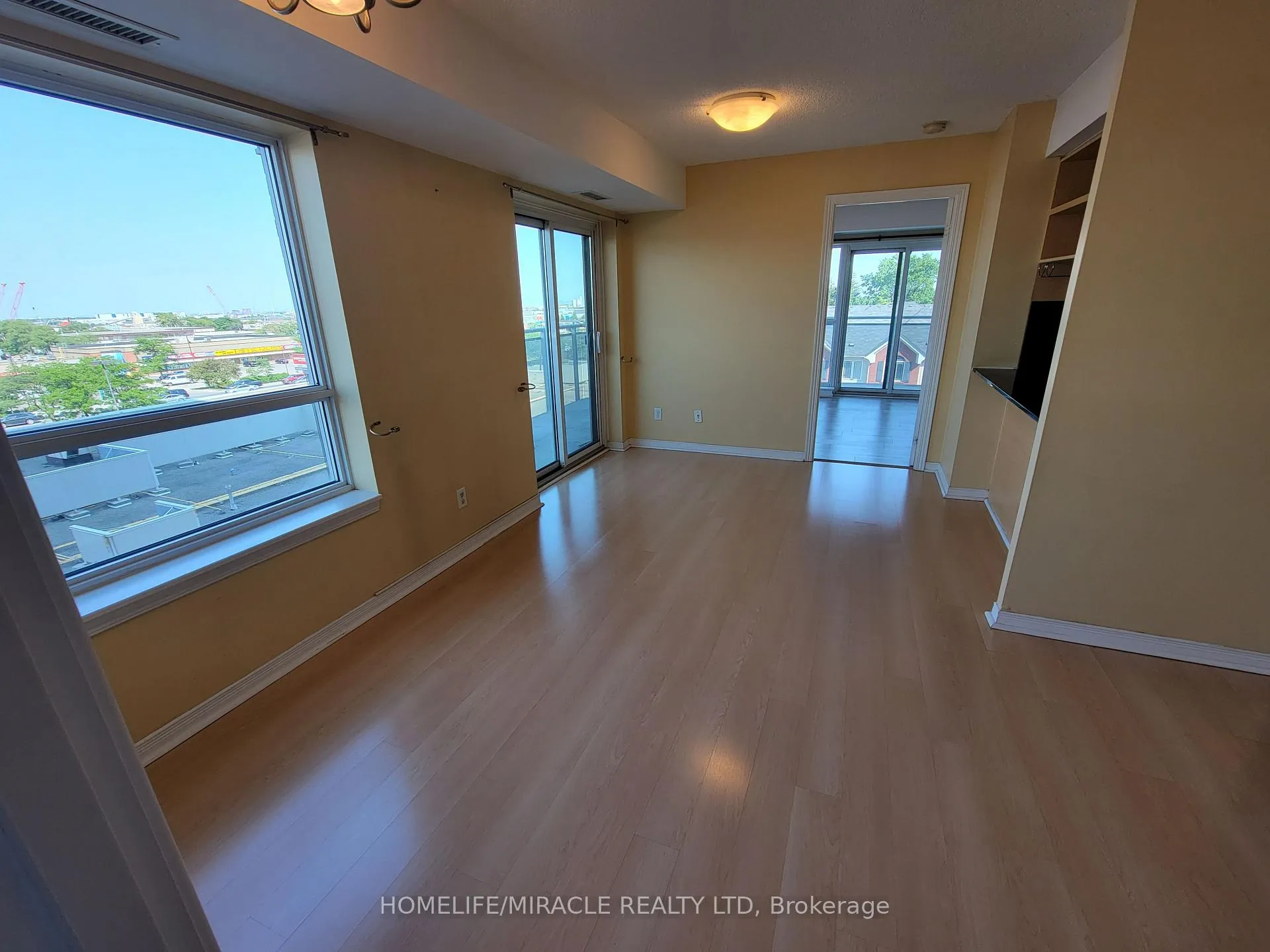 Photo 12 of Unit 503, 215 Queen Street E, Brampton, Queen Street Corridor — HOMEH
