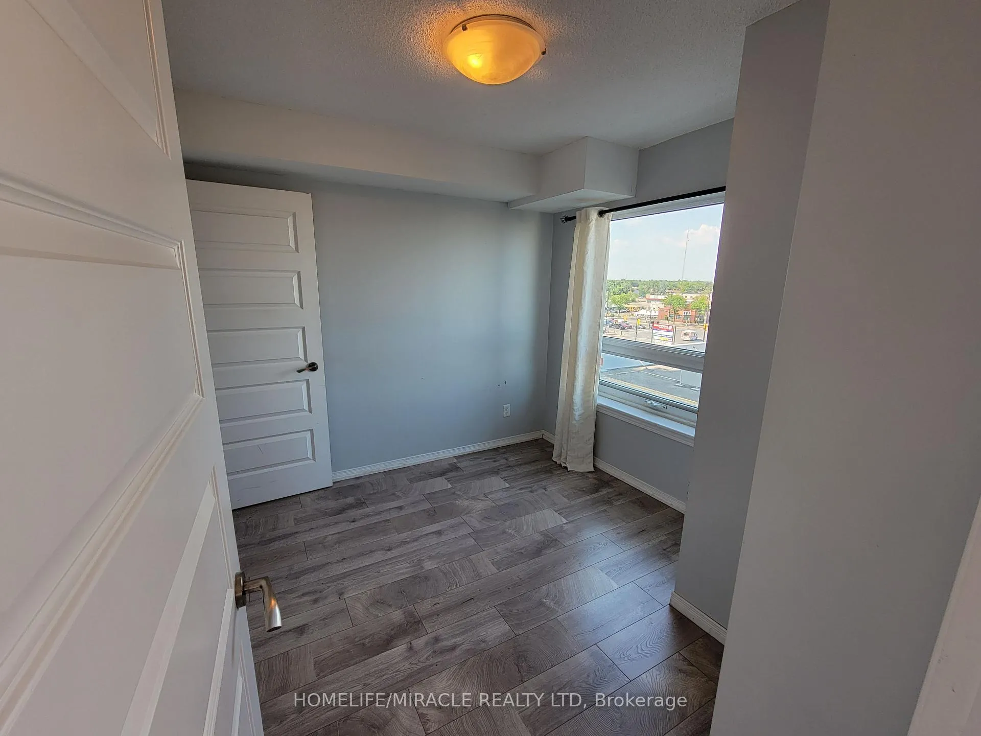 Photo 13 of Unit 503, 215 Queen Street E, Brampton, Queen Street Corridor — HOMEH