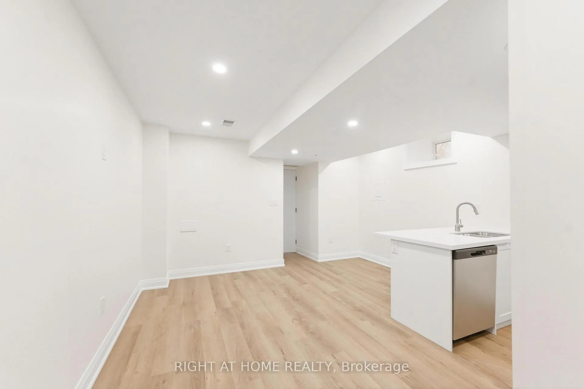 Photo 3 of Unit LOWER, 187 Oak Avenue, Hamilton, Landsdale — HOMEH