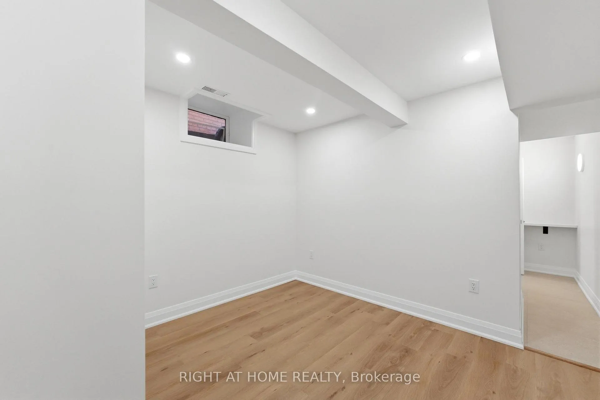 Photo 10 of Unit LOWER, 187 Oak Avenue, Hamilton, Landsdale — HOMEH