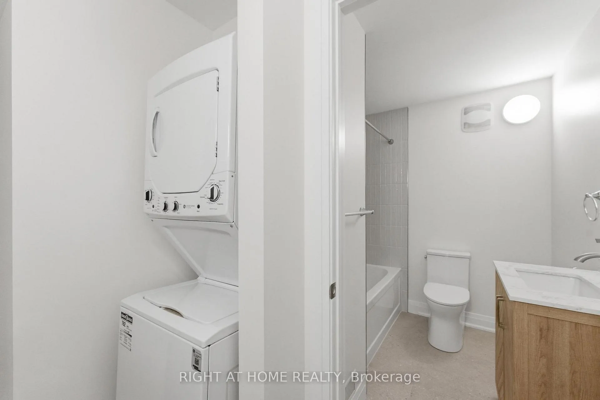 Photo 15 of Unit LOWER, 187 Oak Avenue, Hamilton, Landsdale — HOMEH