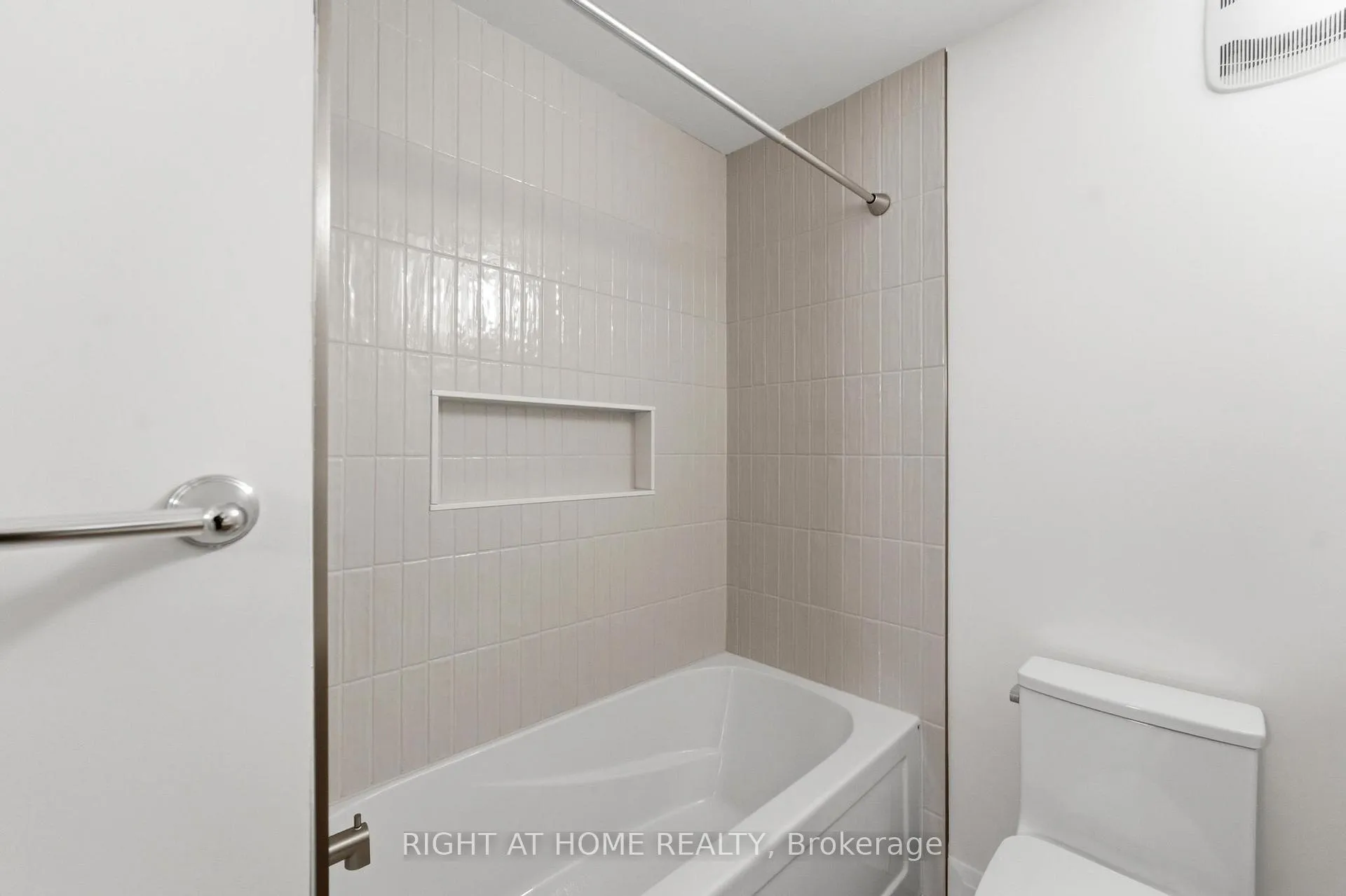 Photo 17 of Unit LOWER, 187 Oak Avenue, Hamilton, Landsdale — HOMEH