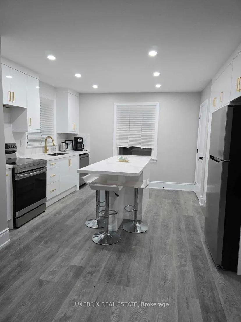 Photo 7 of 1025 Wayne Place, Burlington, LaSalle — HOMEH