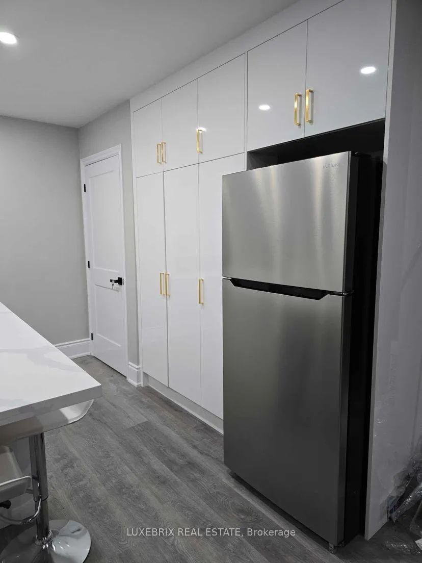 Photo 9 of 1025 Wayne Place, Burlington, LaSalle — HOMEH