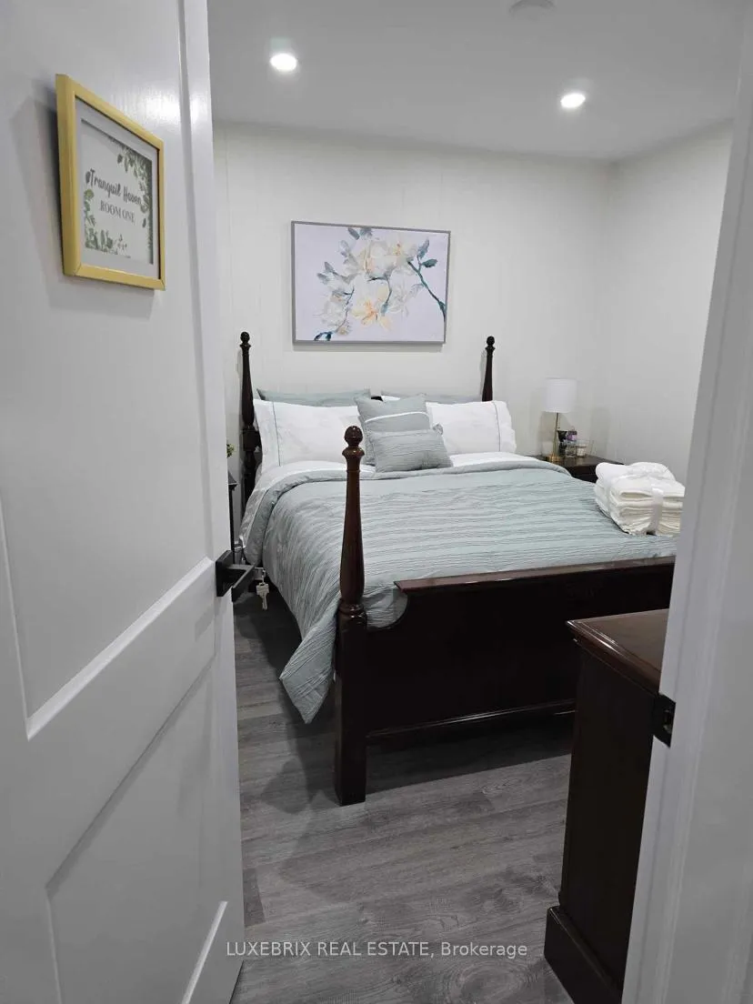 Photo 11 of 1025 Wayne Place, Burlington, LaSalle — HOMEH