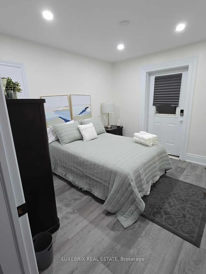 Photo 13 of 1025 Wayne Place, Burlington, LaSalle — HOMEH