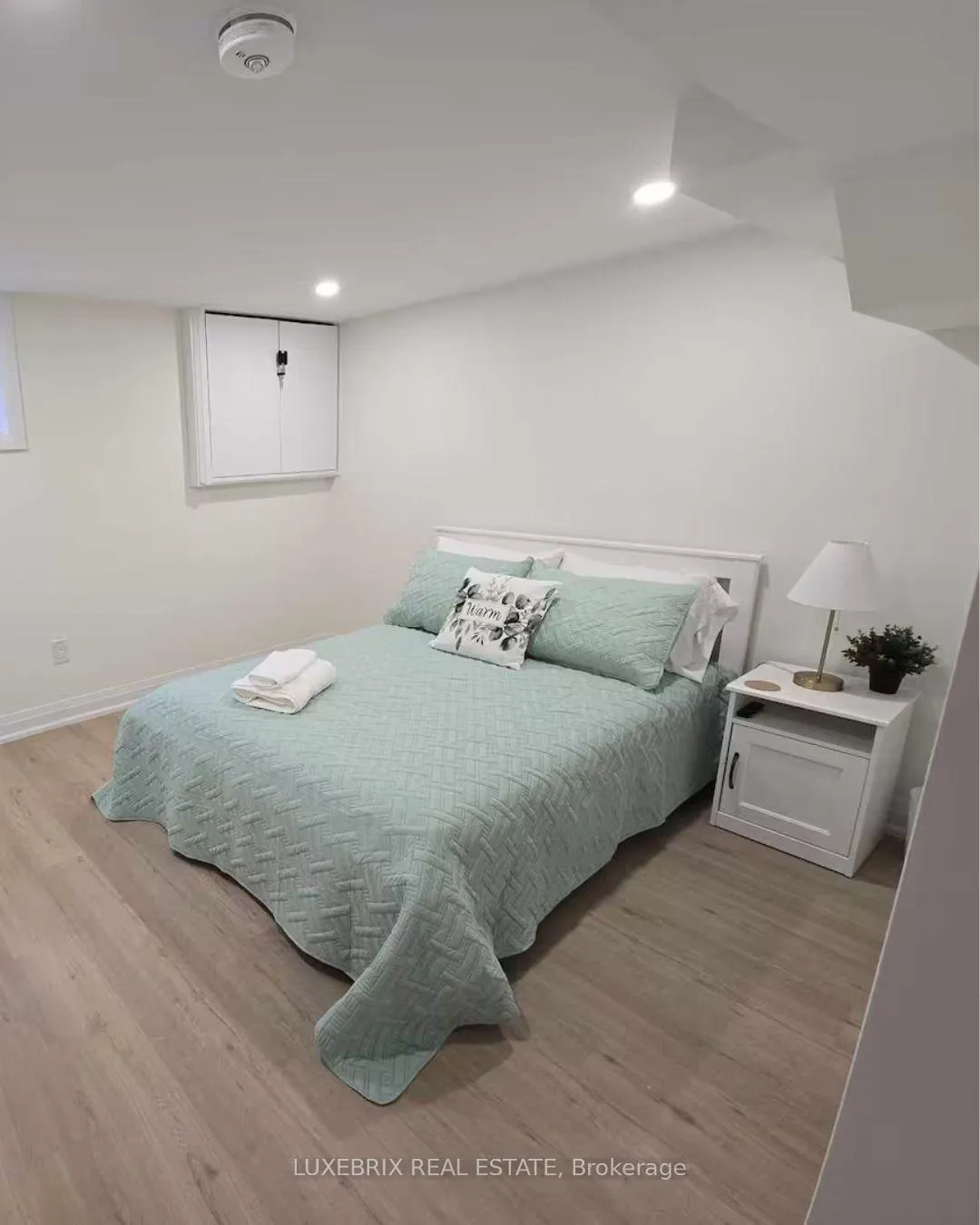 Photo 26 of 1025 Wayne Place, Burlington, LaSalle — HOMEH