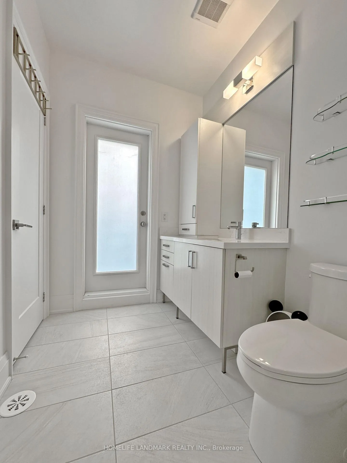 Photo 18 of 45 Gandhi Lane, Markham, Commerce Valley — HOMEH